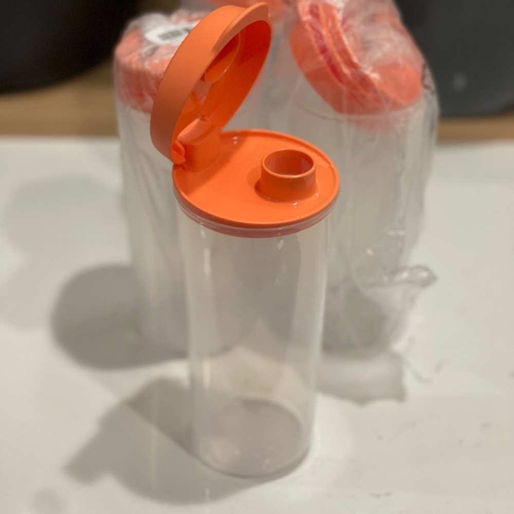 New Tupperware Thirst n Go Flip Tumblers